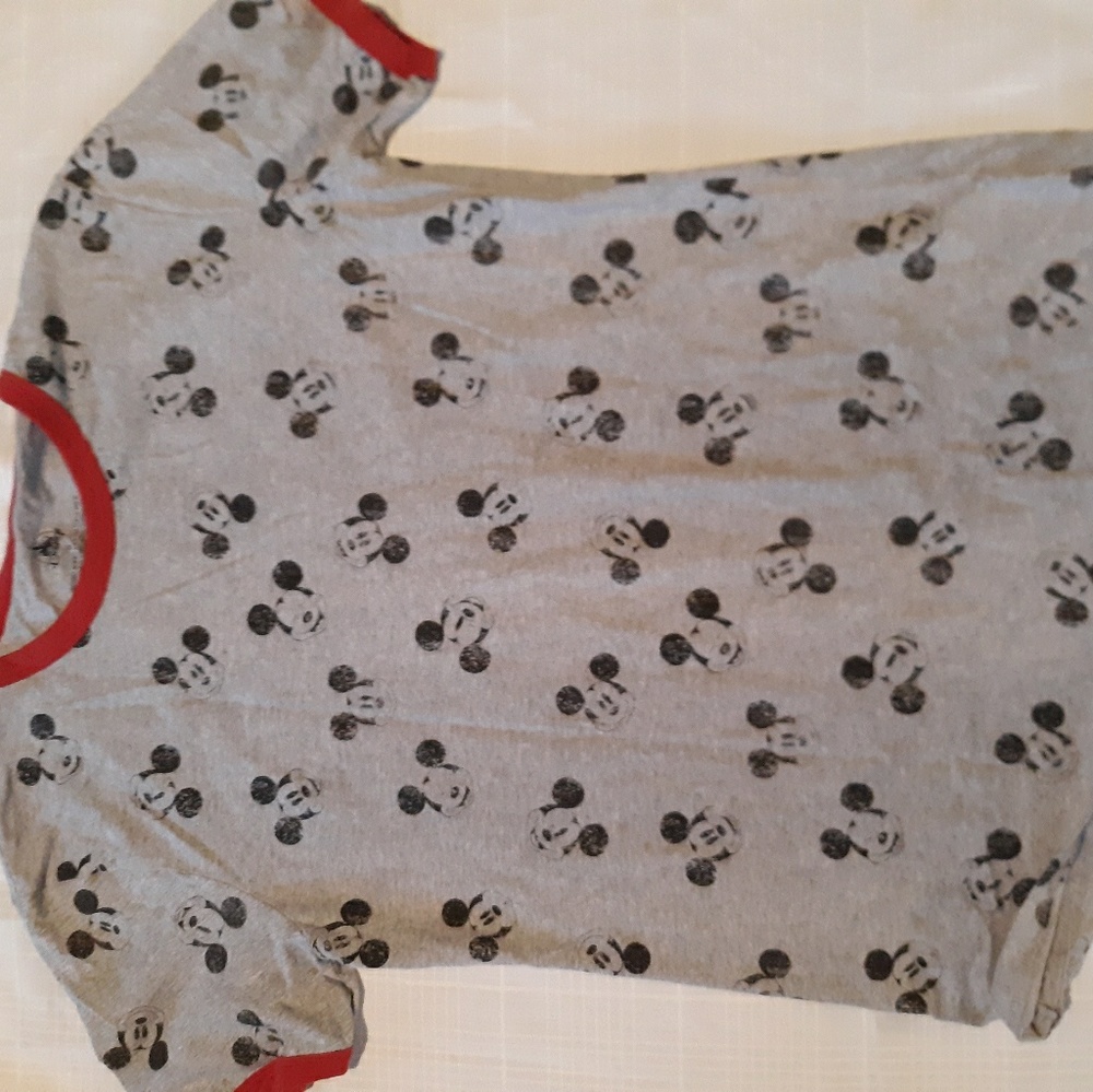 Gray Mickey Mouse tee